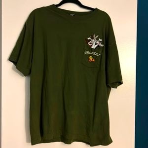 Warner Bros. Green men’s size large tshirt with looney tunes decal on the pocket